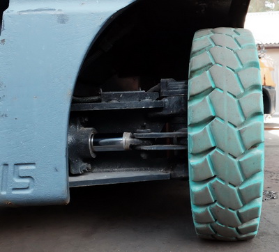 Немаркая шина Bridgestone Puncnon Lug